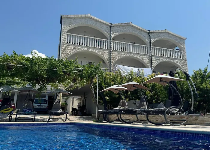 Unforgettable Sea View Apartments Bakota